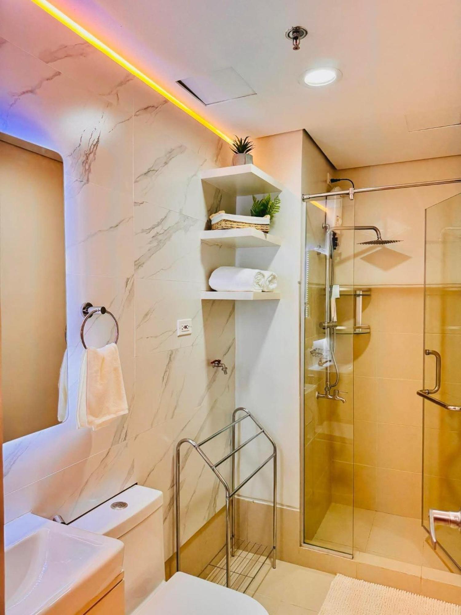 Rj Elite Escape 2Br Condo W Balcony Near Sm Iloilo Exterior foto